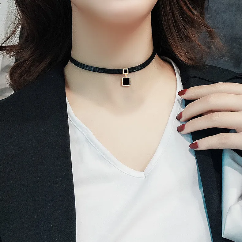 Wholesale Women Fashion Black Leather Rope Rhinestones Square Pendant Choker 2288